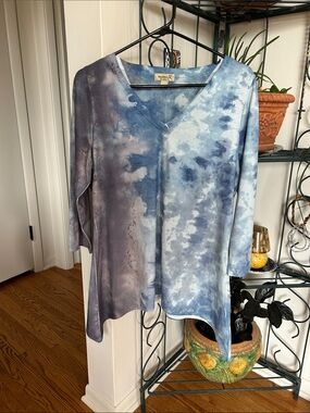 ONE WORLD Blue and Gray Tie-Dye V-Neck Tunic
